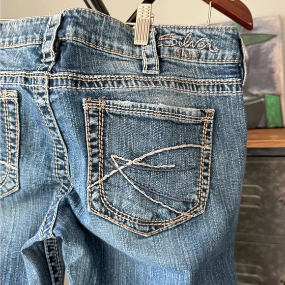 Silver Jeans Women's 30x 32 Eden Flare Leg in Classic Blue - Y2K | Well Worn In - Picture 6 of 11